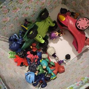 Green and Pink Action Figure Playset